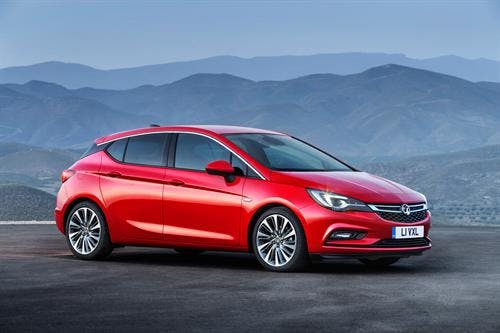 VAUXHALL ASTRA WINS BEST SMALL HATCH HONOUR AT UK CAR OF THE YEAR AWARDS